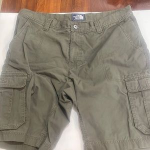 North face cargo shorts size 38